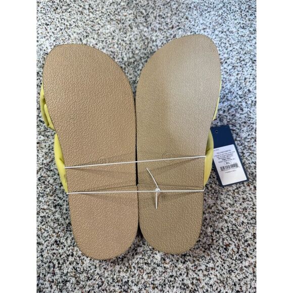 Universal Thread Women's Yellow Flat Sandals Size 8.5 Casual Summer - Picture 2 of 3